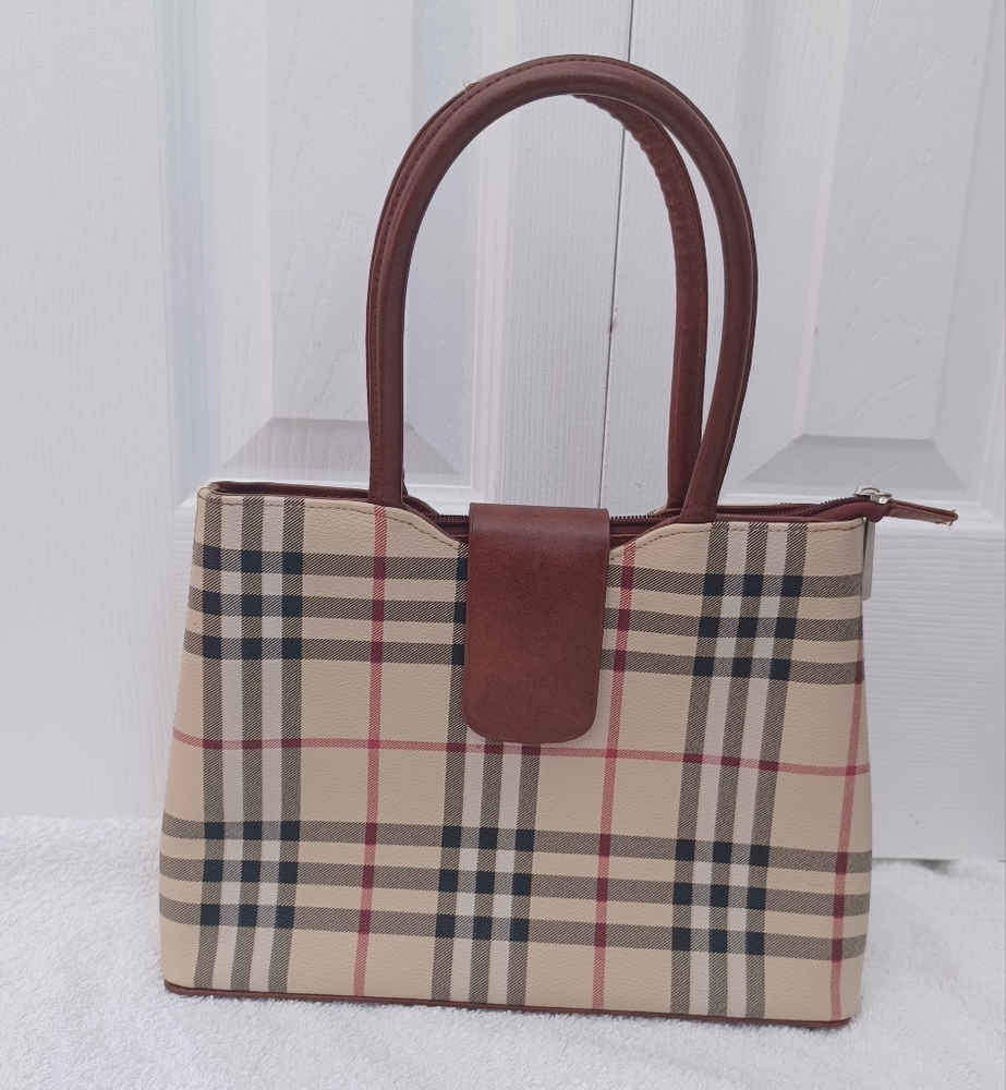 Elegant vegan leather tote BAG in classic plaid Mango